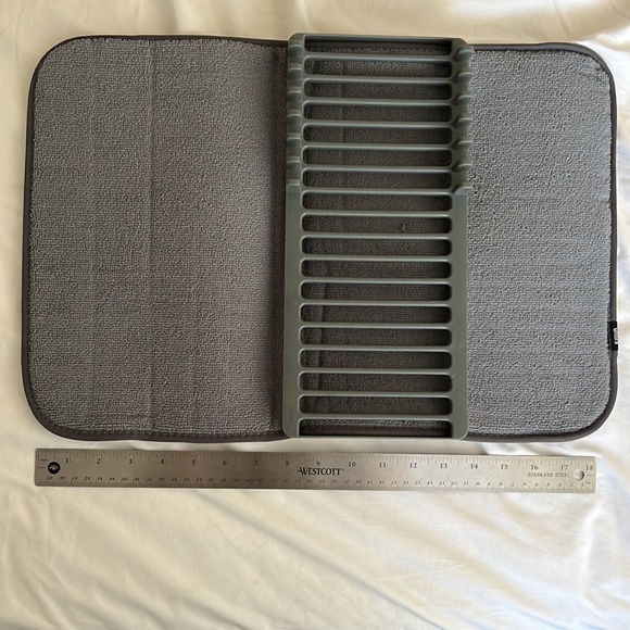 Umbra Udry Mini Drying Rack with Mat - Picture 3 of 7